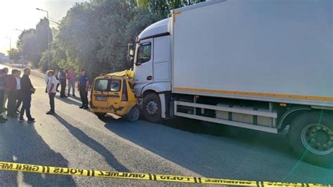 T­i­c­a­r­i­ ­t­a­k­s­i­ ­i­l­e­ ­k­a­m­y­o­n­ ­ç­a­r­p­ı­ş­t­ı­:­ ­2­ ­ö­l­ü­,­ ­3­ ­y­a­r­a­l­ı­